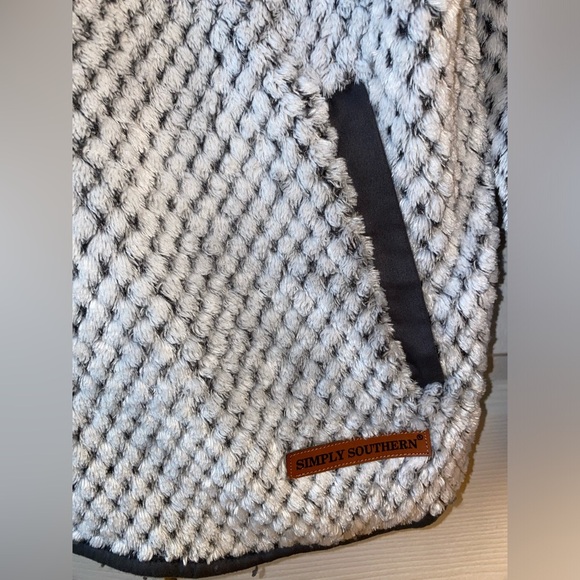 NWOT Simply Southern Womens Large Sherpa Sweatshirt - Picture 3 of 4